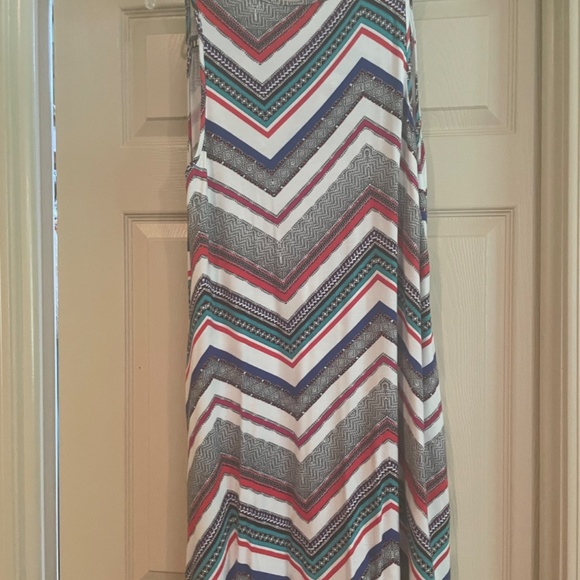 Fun, multicolor geometric print dress - Picture 2 of 3